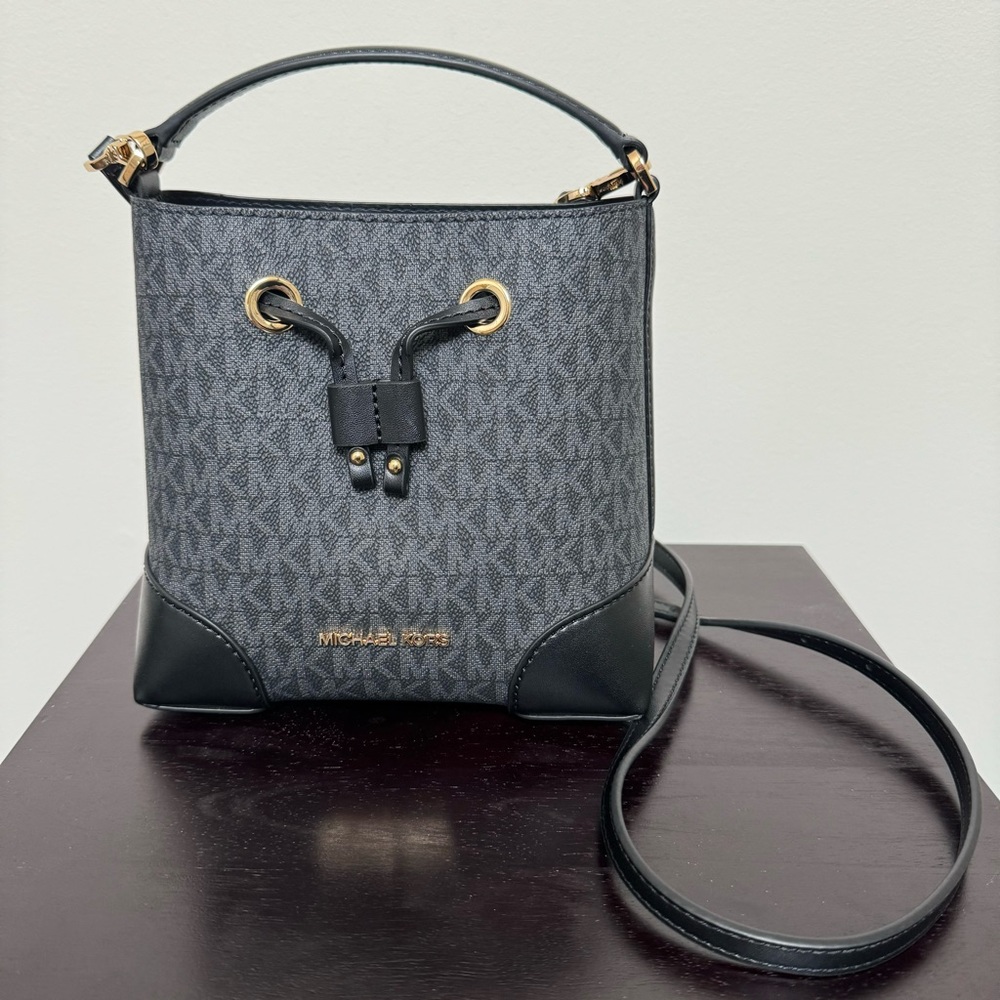 NWOT Michael Kors Black Mini Signature Bucket Style Crossbody
